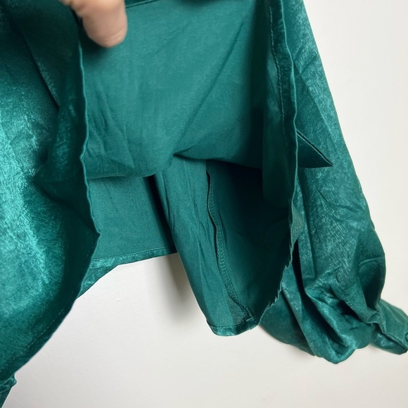 Red Dress AURA Women Emerald Green Top Silk Relaxed Fit XS Front Tie Career Glam - Picture 15 of 16